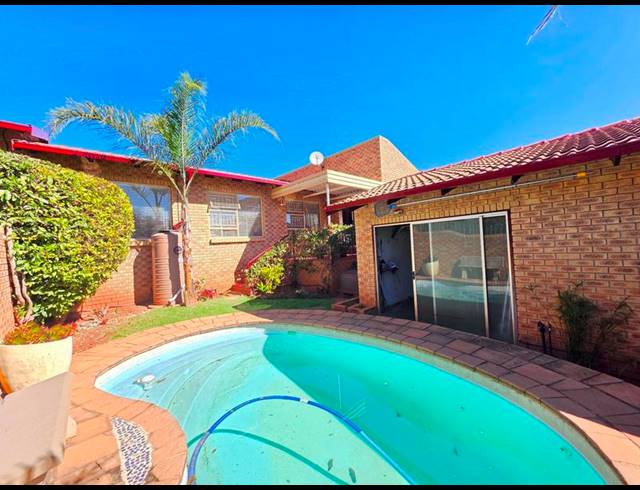 3 BEDROOM PROPERTY TO RENT IN ROODEKRANS
